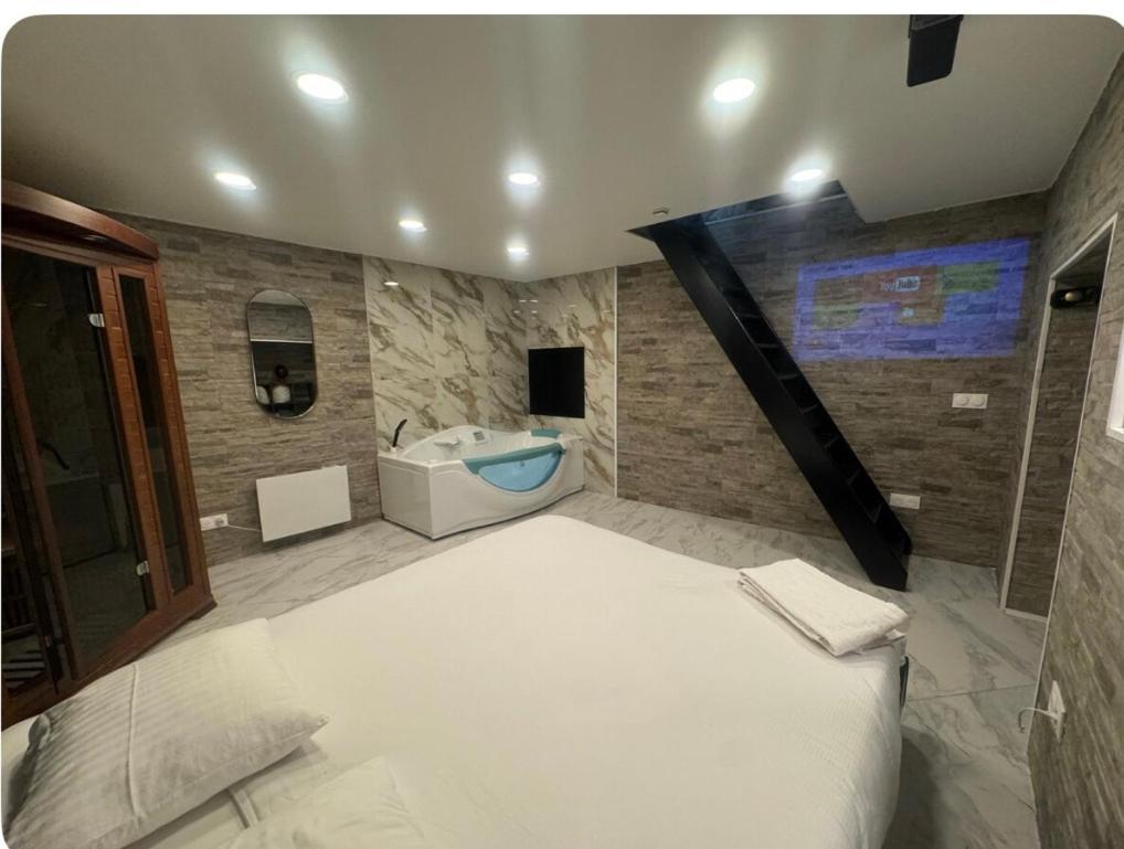 Maison Appartement Triplex Avec Jacuzzi Et Sauna Σαιντ-Ετιέν Εξωτερικό φωτογραφία